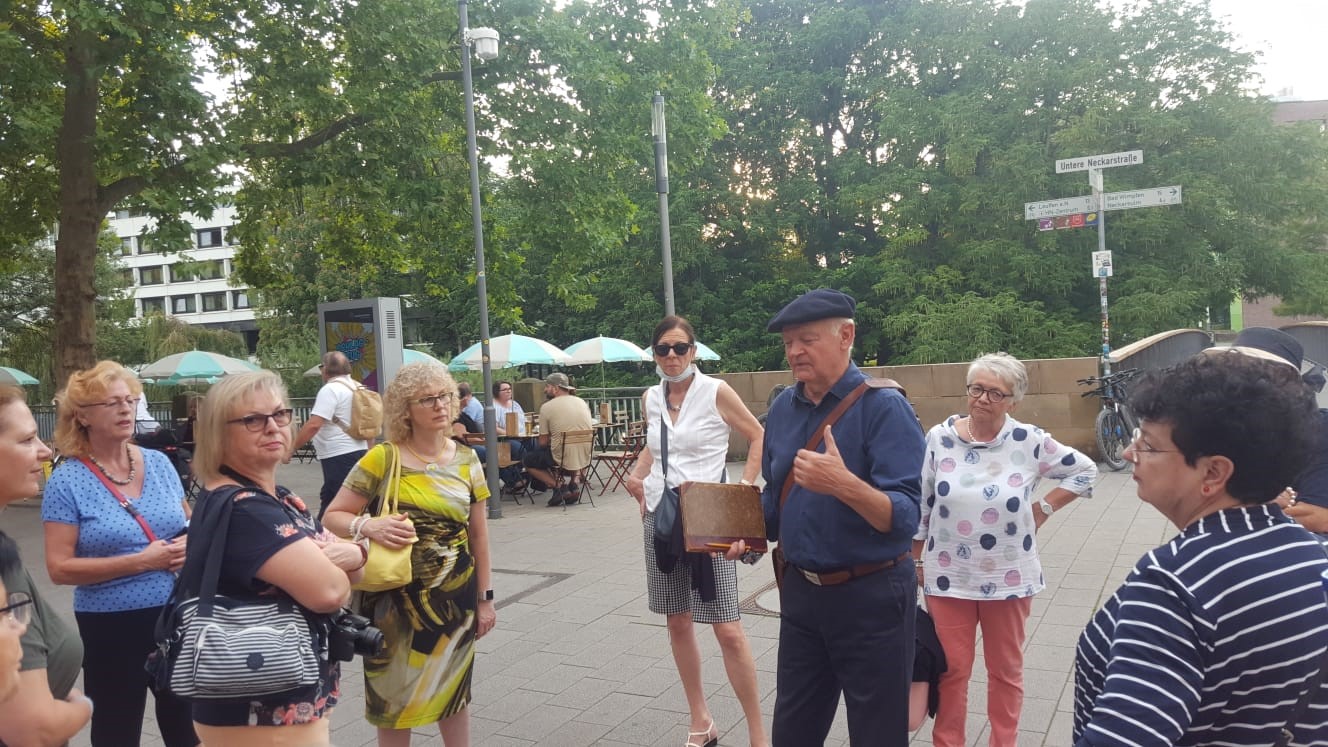 Frauen Union bei Architekturfhrung mit Karl-Adolf Herzog